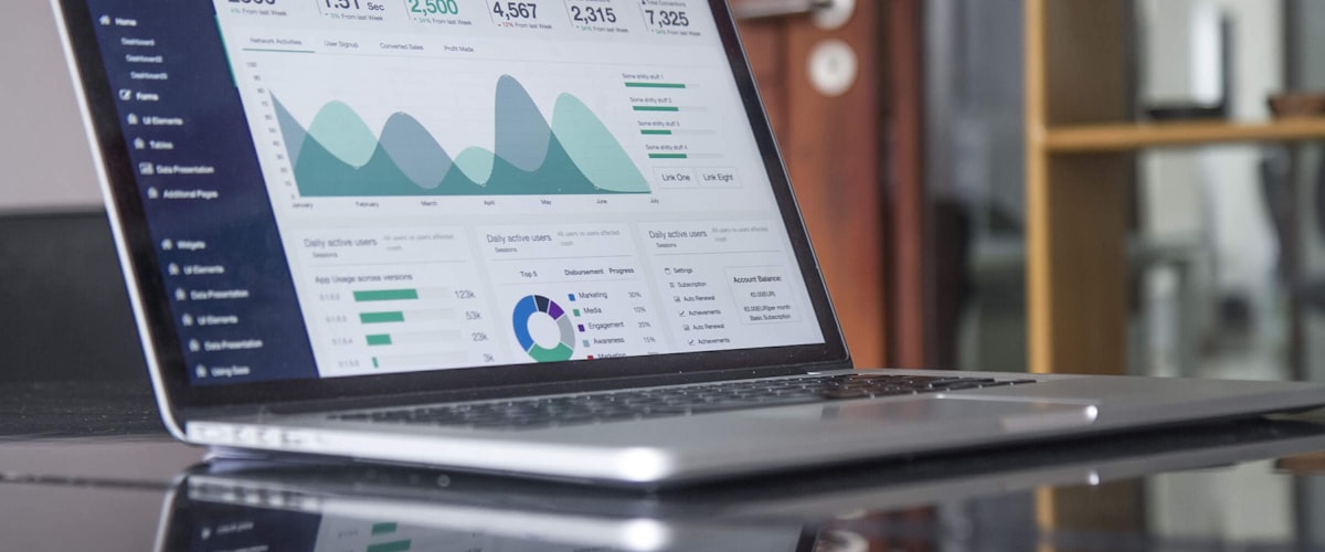 不同国家消费者购物场景对比，展示多元化的市场与用户需求