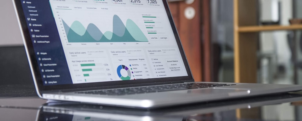 SEO优化工作流程图，展示关键词研究、内容创建和反向链接建设等环节