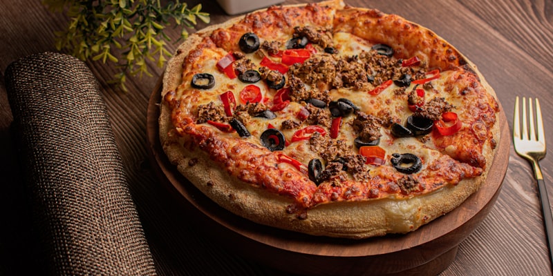 多种国际货币、信用卡与支付安全盾牌图标组合，象征跨境支付安全